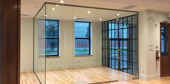 Cloison transparente en acrylique pour aménagement architectural intérieur