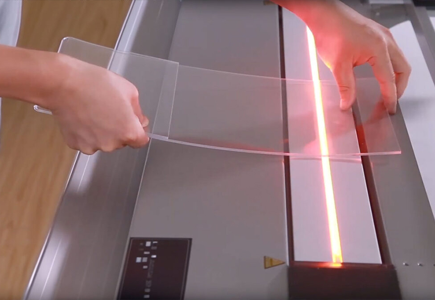 Pliage à chaud d’une plaque acrylique transparente sur mesure