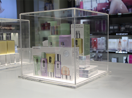 Présentoir transparent en acrylique pour produits cosmétiques