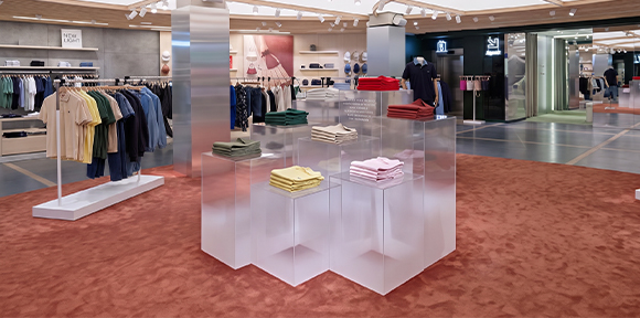 Podiums transparents en acrylique pour agencement de boutique haut de gamme